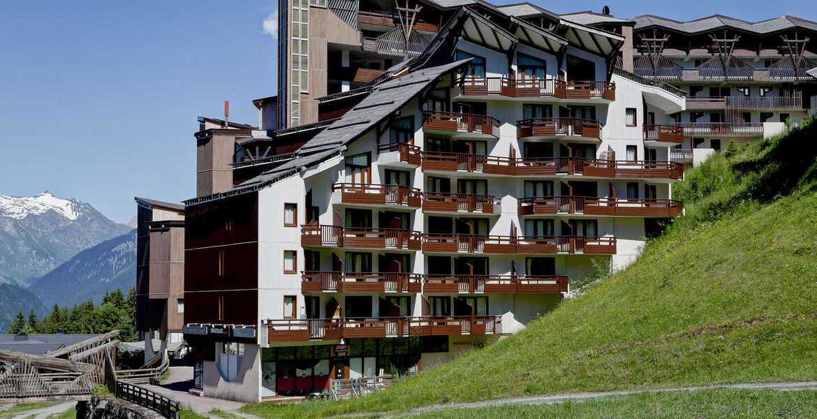 Spacious apartment in La Tania, Courchevel for rent with 63 