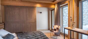 EXCEPTIONNEL HALF CHALET - VILLAGE DE COURCHEVEL 