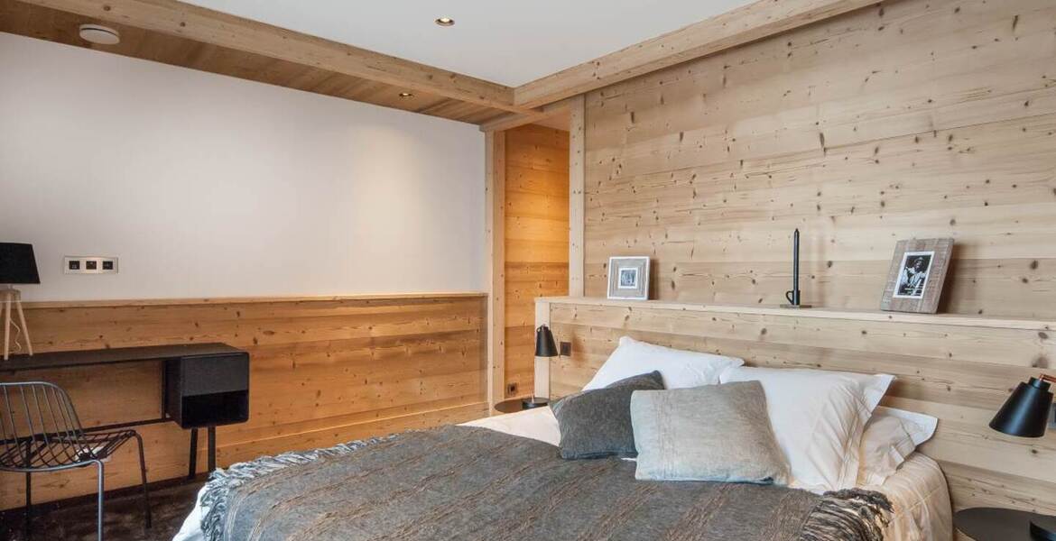 EXCEPTIONNEL HALF CHALET - VILLAGE DE COURCHEVEL 