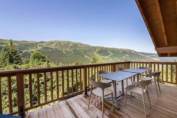 For rental chalet in Méribel with 195 sqm and 5 bedrooms