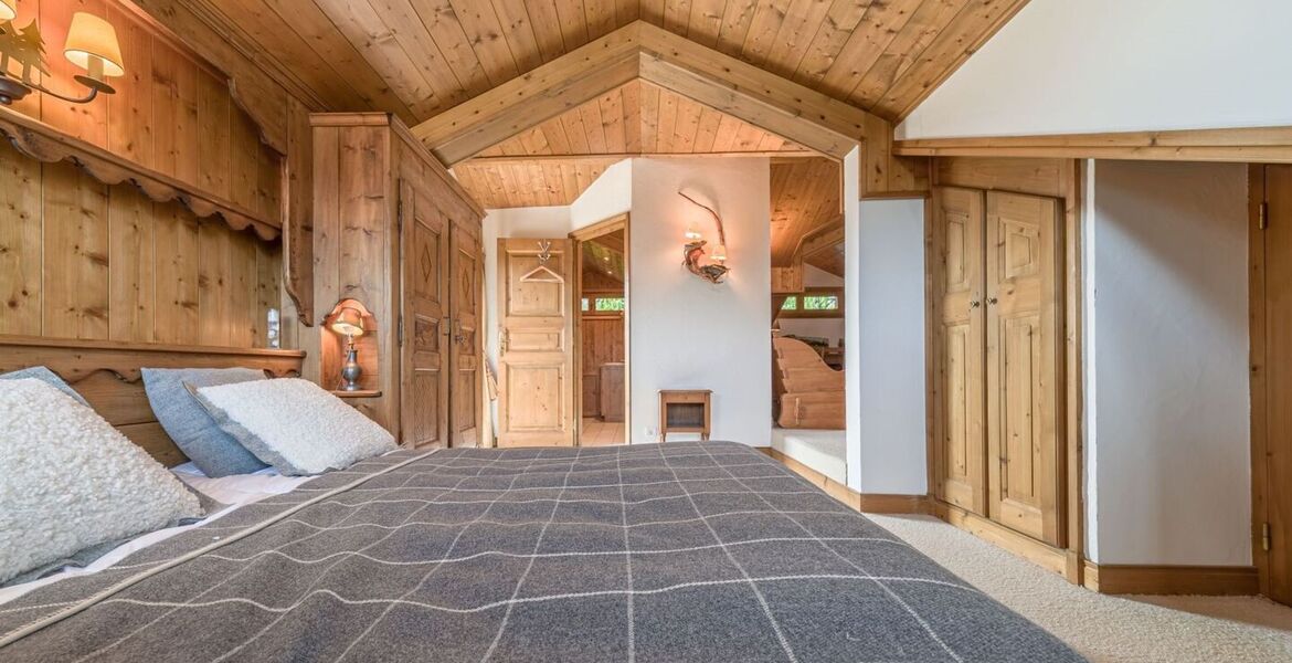 Ce Chalet de 200m2 à Plantret, Courchevel 1850 est à louer 