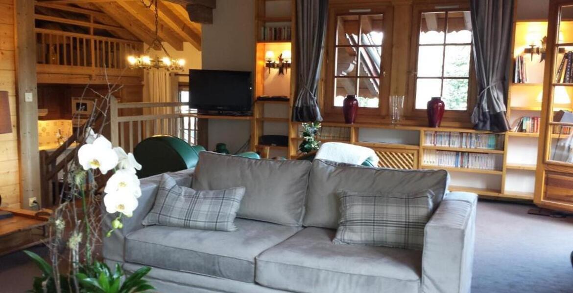 HÔTEL COURCHEVEL-CHALET À COURCHEVEL 1850. SÉJOUR LUXUEUX