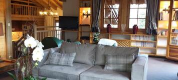 HÔTEL COURCHEVEL-CHALET À COURCHEVEL 1850. SÉJOUR LUXUEUX