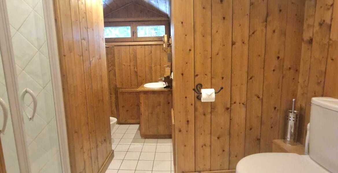 Ce Chalet de 200m2 à Plantret, Courchevel 1850 est à louer 