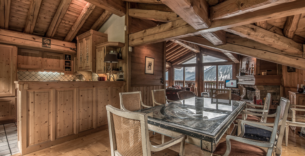 Chalet for rent in Méribel with 300 sqm and 4 bedrooms