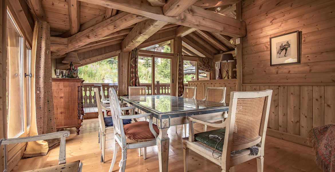 Chalet for rent in Méribel with 300 sqm and 4 bedrooms