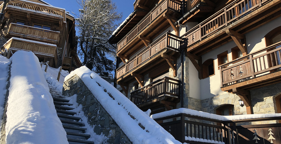 Discover this 5-bedroom apartment with spa, in Courchevel