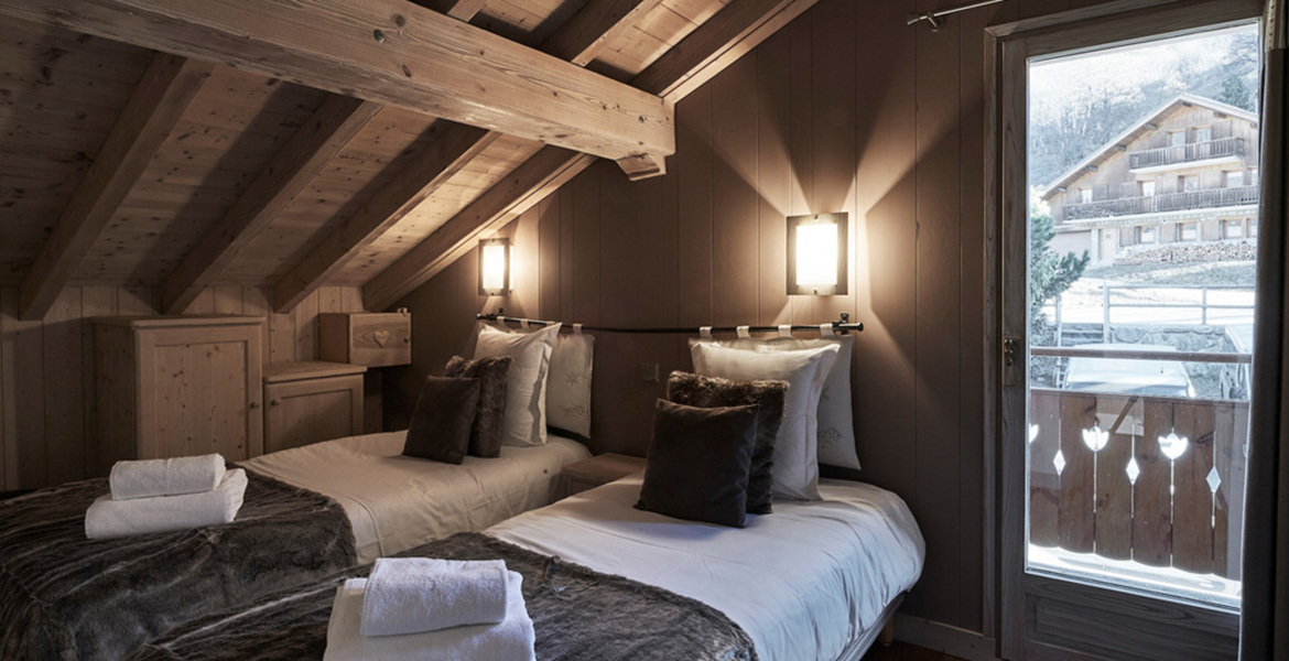 Chalet is a faultlessly designed 8 bed, catered 