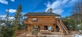 Le chalet situé à quelques minutes à pied du centre de la st