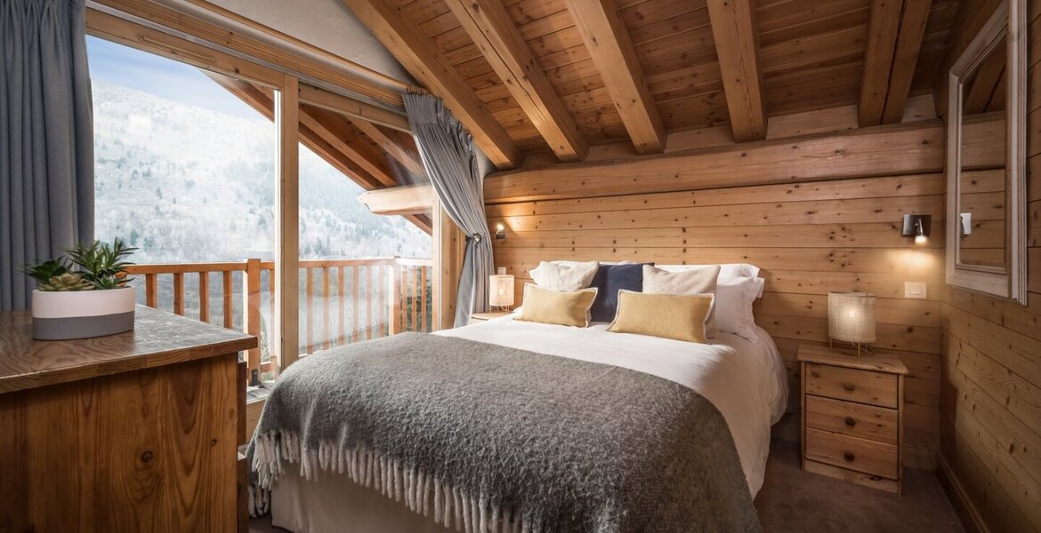 Le Chalet est un impressionnant chalet savoyard traditionnel