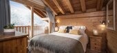 Le Chalet est un impressionnant chalet savoyard traditionnel