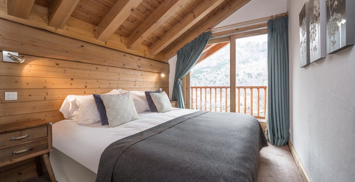 Le Chalet est un impressionnant chalet savoyard traditionnel