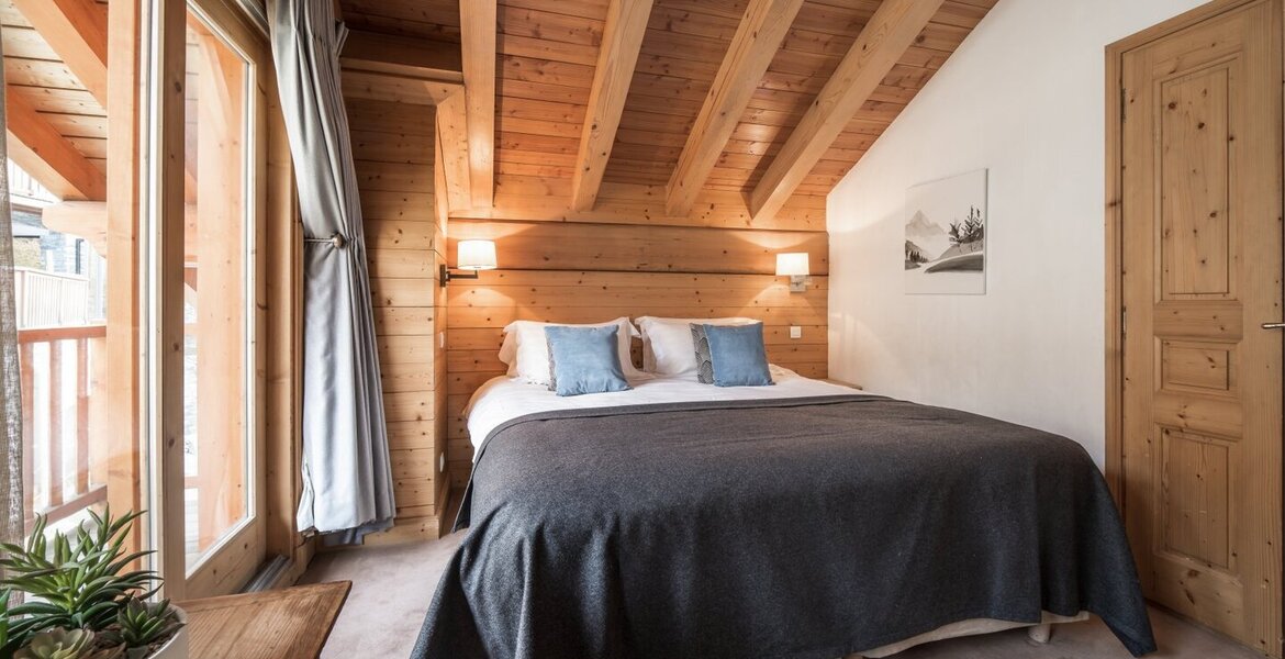 Le Chalet est un impressionnant chalet savoyard traditionnel