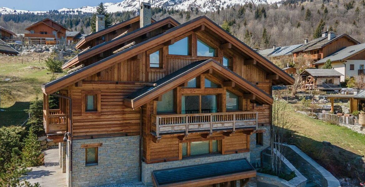 Chalet of about 575m² with lift and has 6 bedrooms for 12 