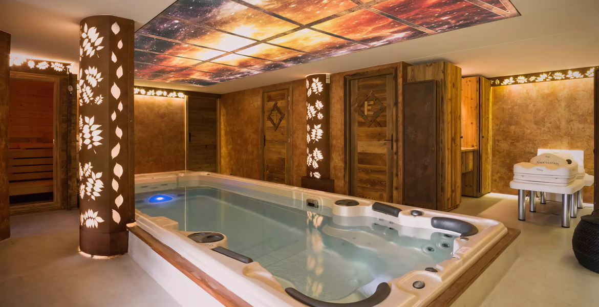 Chalet in Meribel with Indoor swimming pool 