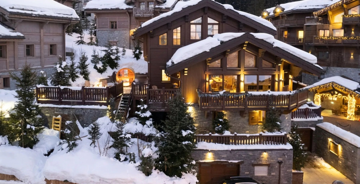 A pocos pasos del centro del pueblo de Courchevel 1850, este