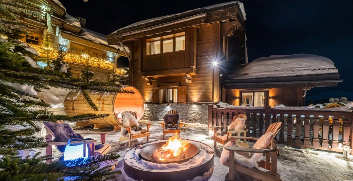 Just a few steps from the centre of Courchevel 1850 village,