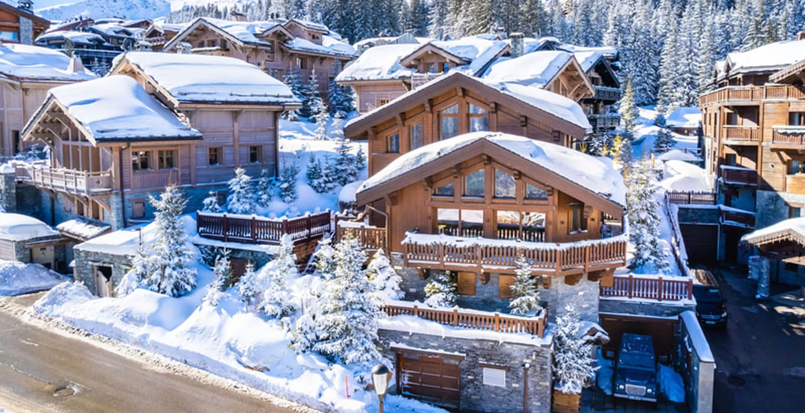 Just a few steps from the centre of Courchevel 1850 village,