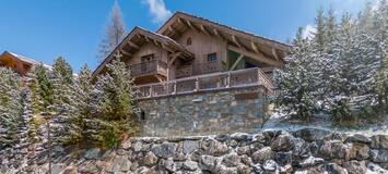 Chalet, the name meaning 'peaceful paradise', is located a f