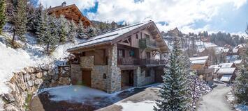 Chalet, the name meaning 'peaceful paradise', is located a f