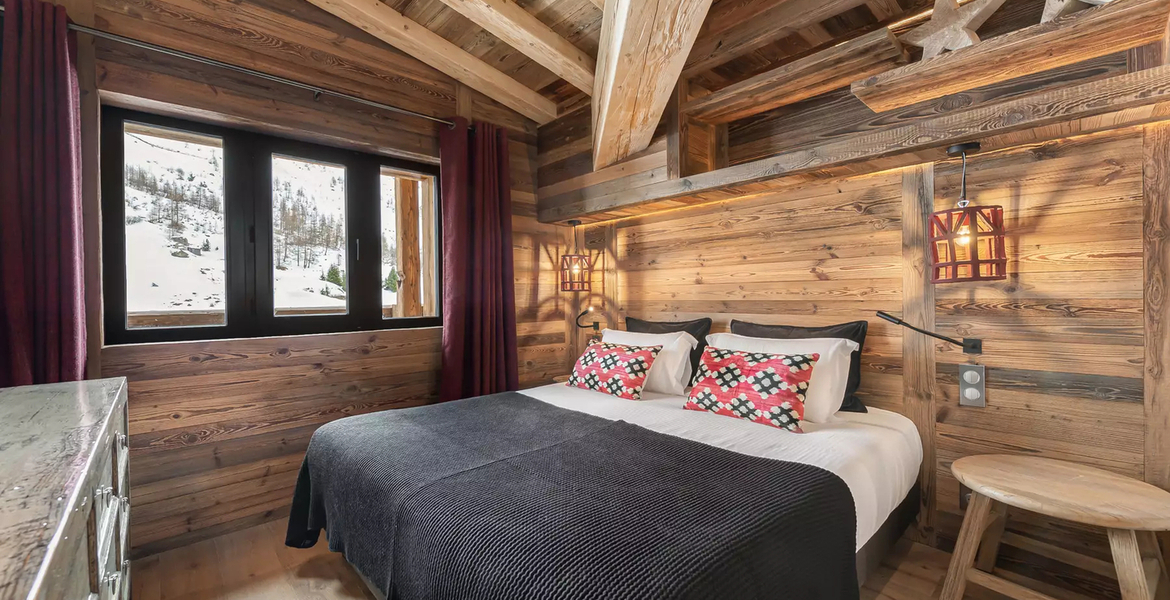 Located in the La Daille district of Val d'Isère, the splend