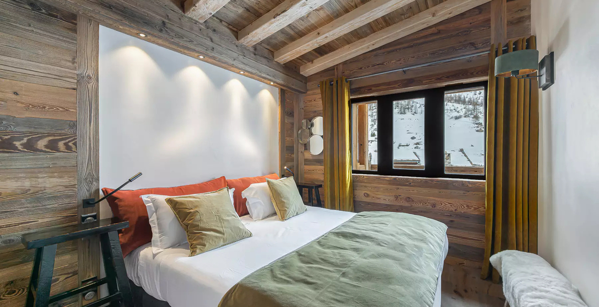 Located in the La Daille district of Val d'Isère, the splend