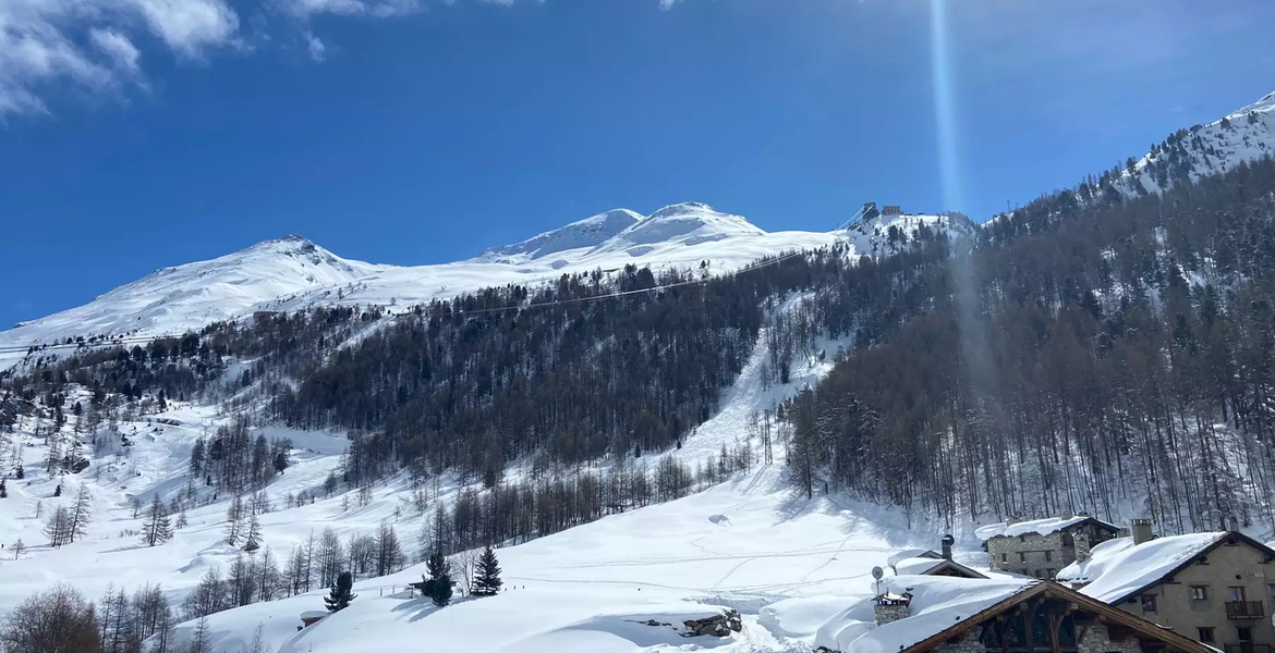 Situé sur la colline confidentielle et ensoleillée de La Dai