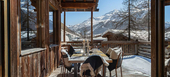 Situé au cœur du village de Val d'Isère, à quelques pas d'in