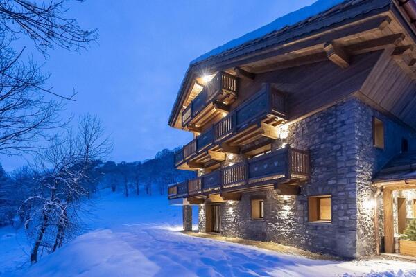 Chalet accommodates for up to 12 guests across its 5 bedroom