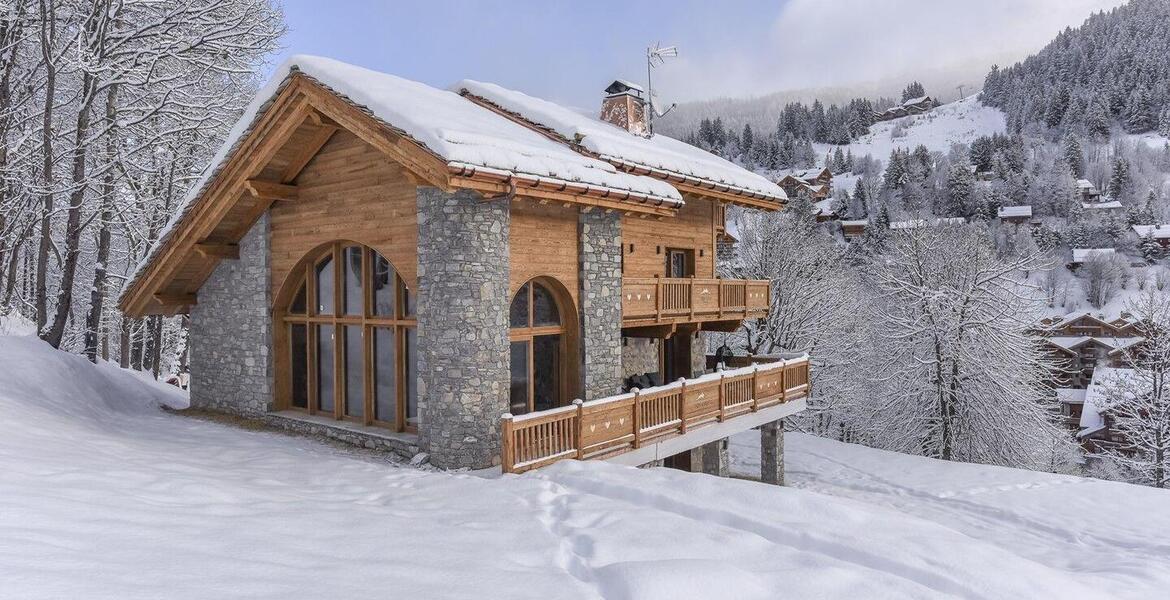 El chalet tiene capacidad para 12 personas en sus 5 habitaci