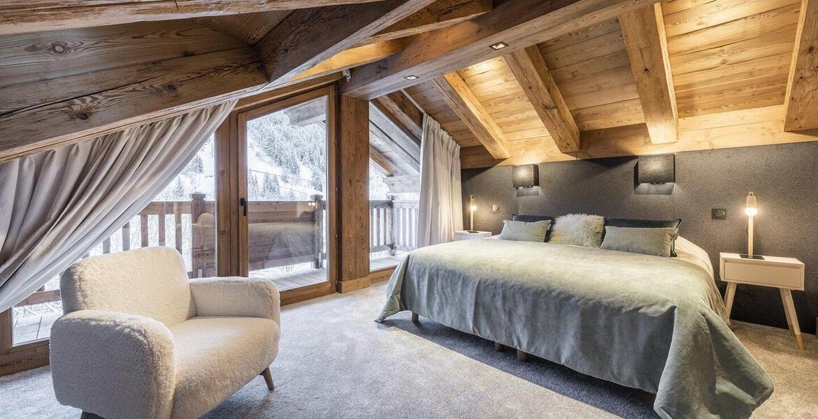 El chalet tiene capacidad para 12 personas en sus 5 habitaci