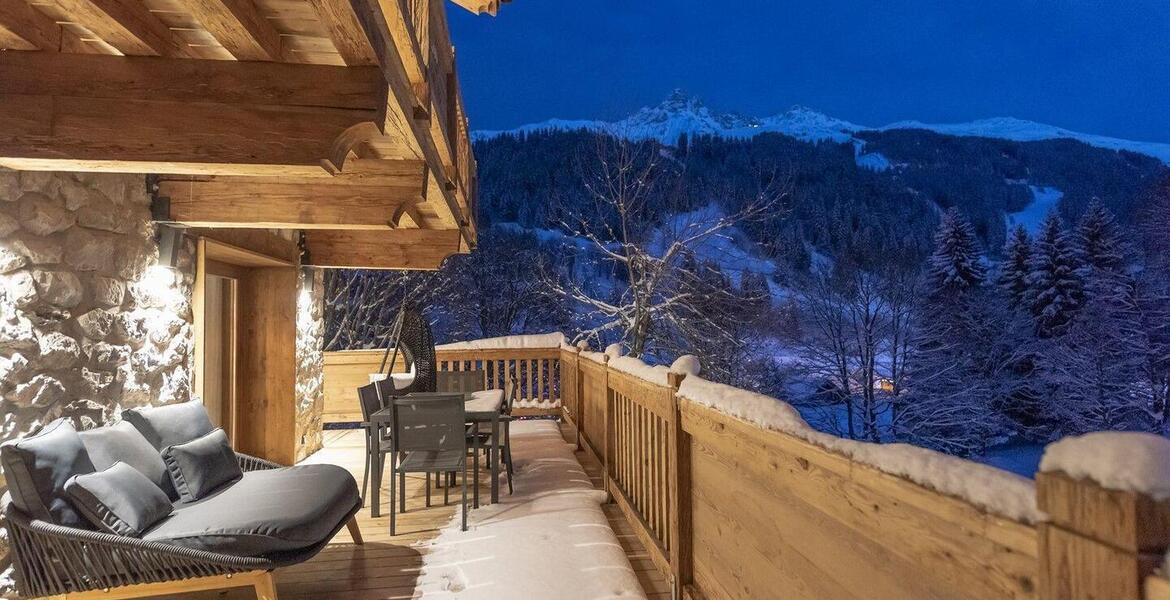 El chalet tiene capacidad para 12 personas en sus 5 habitaci