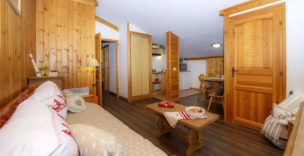 2-ROOM FLAT + MOUNTAIN CORNER - SLEEPS 7  1 Bedroom(s), 1 Mo