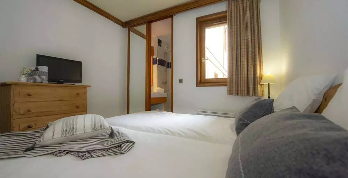 2-ROOM FLAT + MOUNTAIN CORNER - SLEEPS 7  1 Bedroom(s), 1 Mo