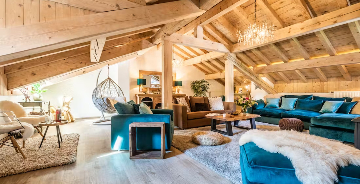 Le chalet offre un équilibre parfait entre l'architecture et