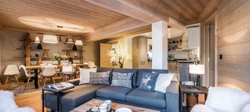 This 101sqm apartment is indeed a very wooded space from top