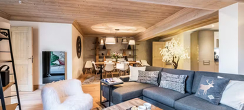 This 101sqm apartment is indeed a very wooded space from top