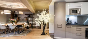 This 101sqm apartment is indeed a very wooded space from top