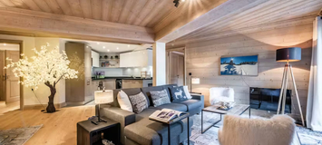 This 101sqm apartment is indeed a very wooded space from top
