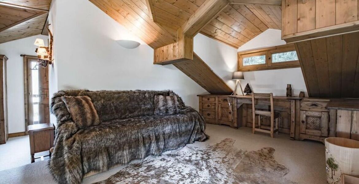 Ce Chalet de 200m2 à Plantret, Courchevel 1850 est à louer 