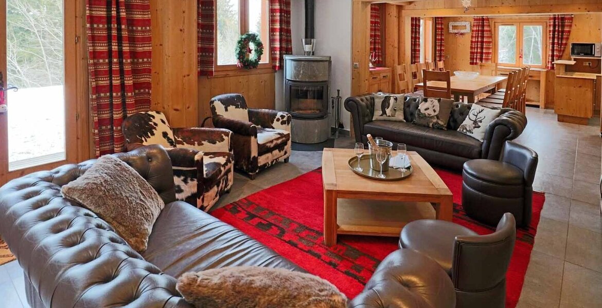 Escape and charm at La Tania!   Renovated from the inside ou