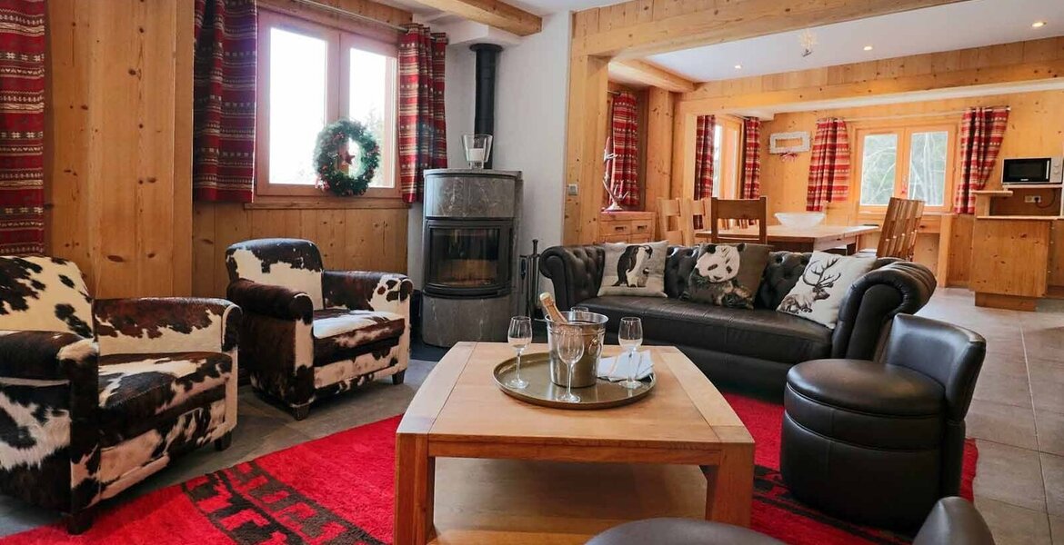 Escape and charm at La Tania!   Renovated from the inside ou