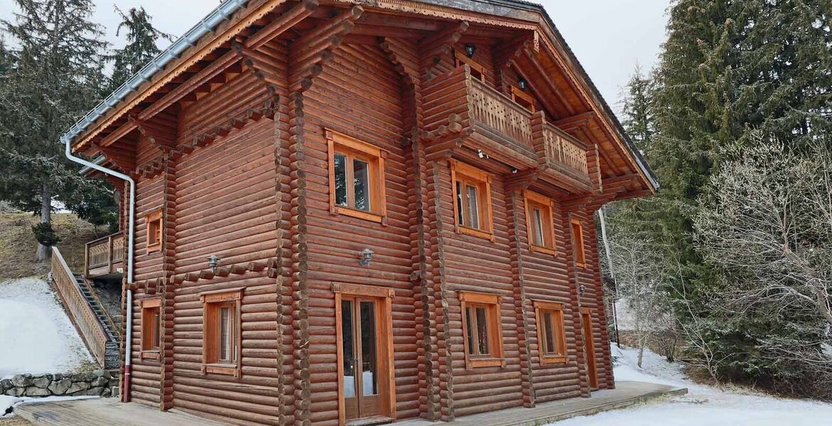 Escape and charm at La Tania!   Renovated from the inside ou