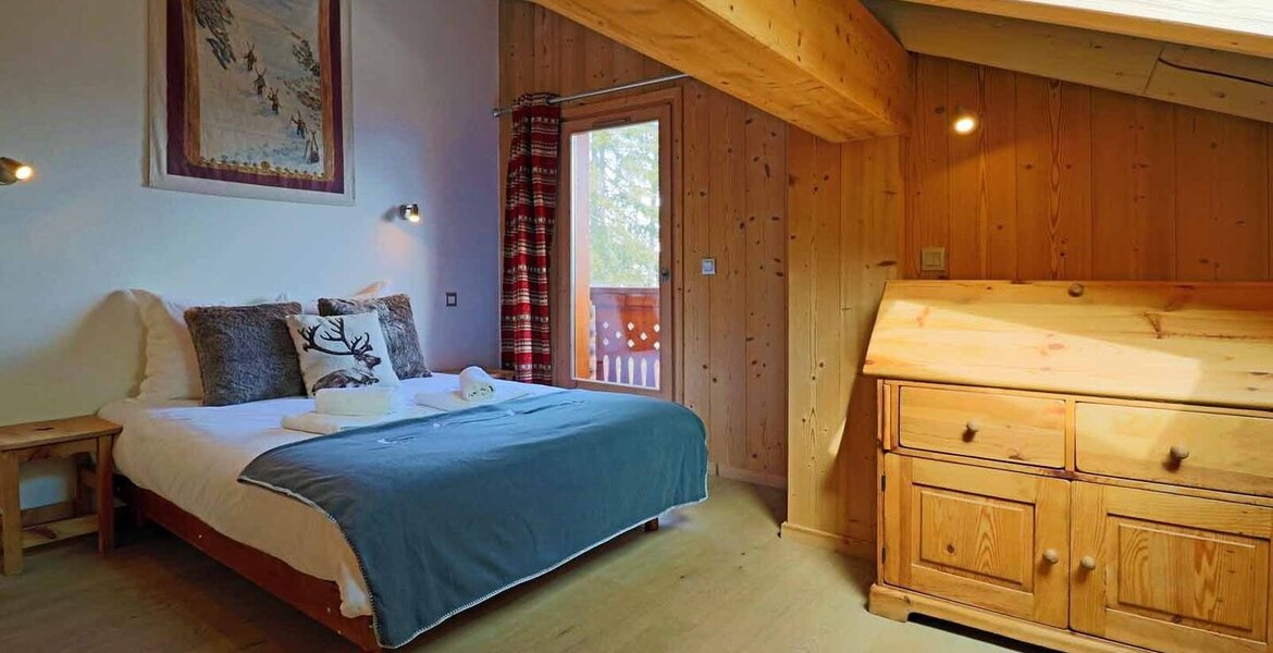 Escape and charm at La Tania!   Renovated from the inside ou