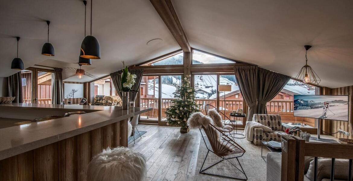 Ce magnifique chalet moderne, situé au centre de cette charm