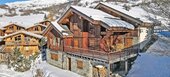  Avec une vue dégagée sur les montagnes, ce chalet de presti