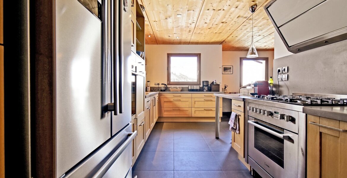  Avec une vue dégagée sur les montagnes, ce chalet de presti