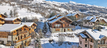  Avec une vue dégagée sur les montagnes, ce chalet de presti