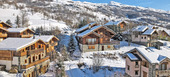  Avec une vue dégagée sur les montagnes, ce chalet de presti