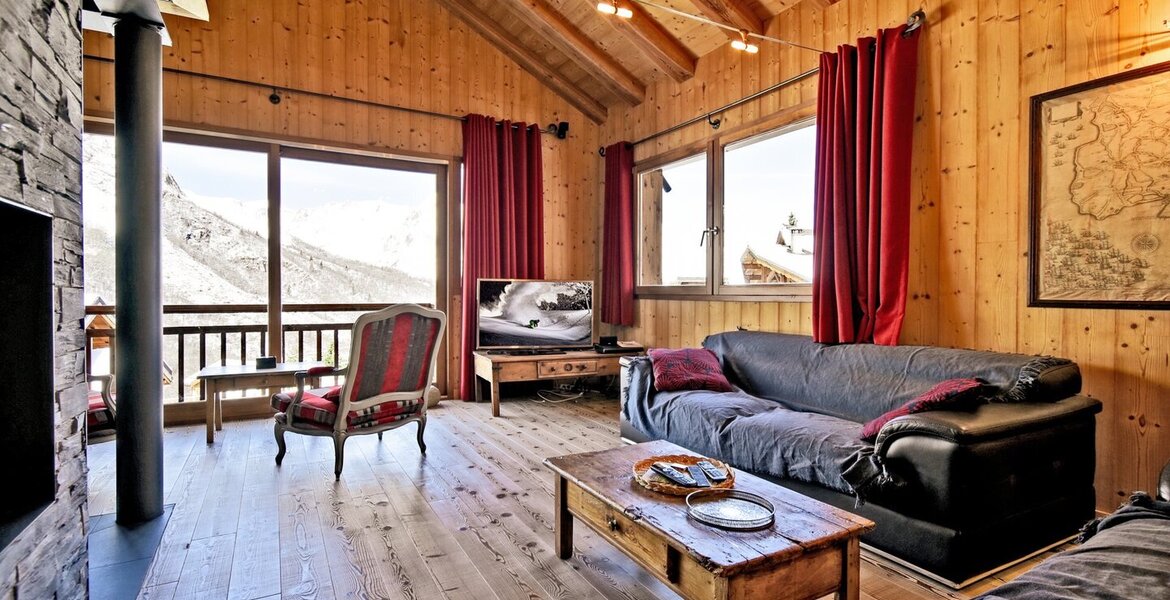  Avec une vue dégagée sur les montagnes, ce chalet de presti